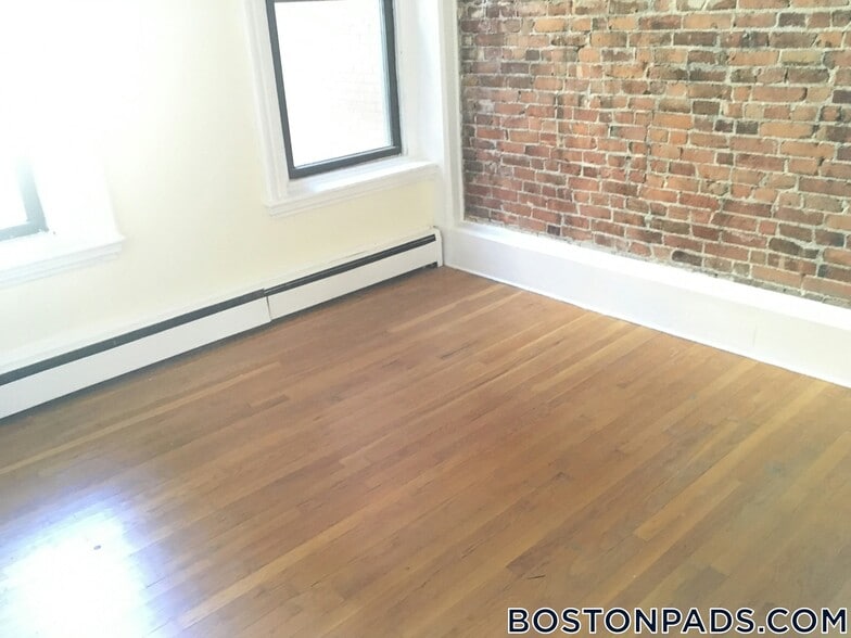 Building Photo - 179.5 Harvard St