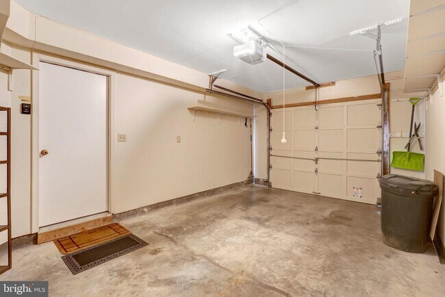 Building Photo - 5964 Norham Dr