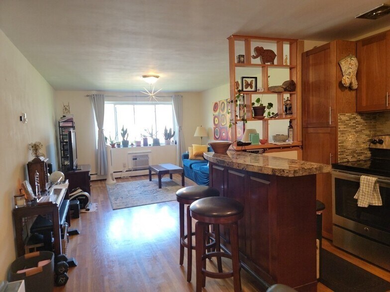 Building Photo - 50 Green St