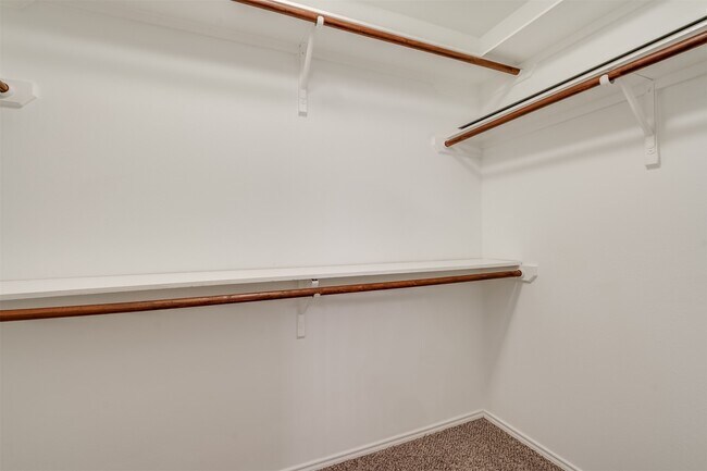 Building Photo - 6 Yarrow Ct