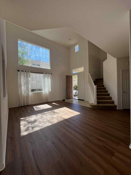 Building Photo - 721 Helmsdale Rd