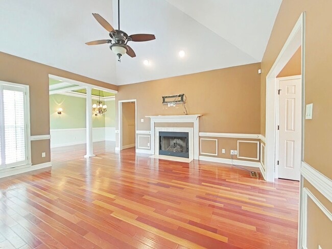 Building Photo - Lovely three bedroom home in Jones Creek!