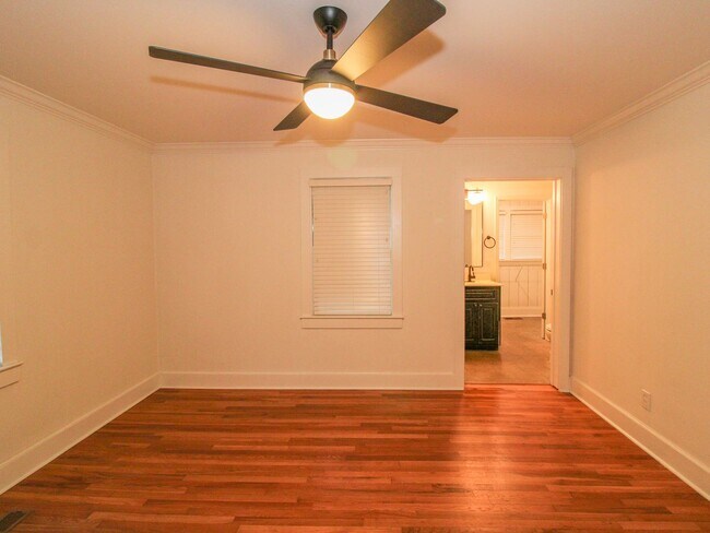 Building Photo - Downtown Athens! Walk to Athens State University! Lawn Care included!