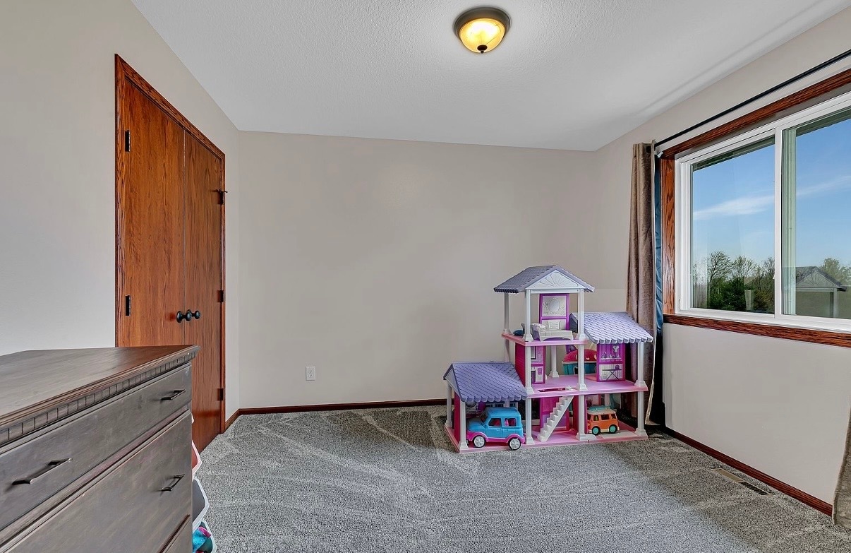 Building Photo - 548 11th Ave NE