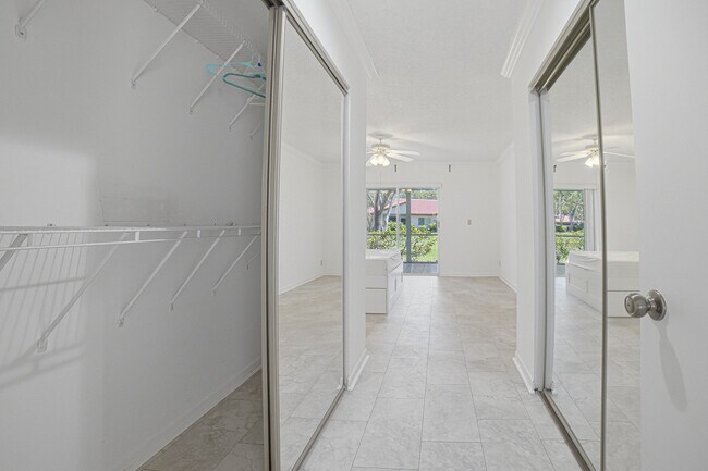 Building Photo - 6070 Sunny Manor Ct