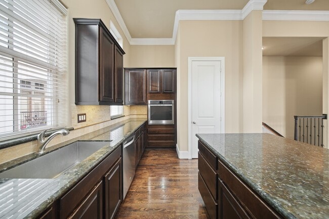 Building Photo - 1250 W 23rd St