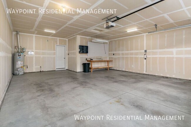Building Photo - 1142 W Parkstone St