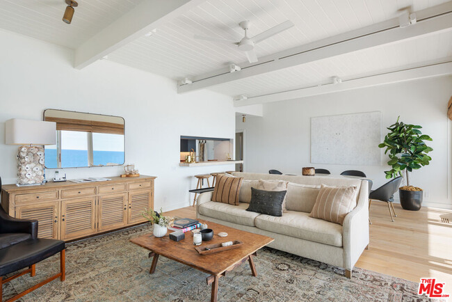 Building Photo - 27070 Malibu Cove Colony Dr