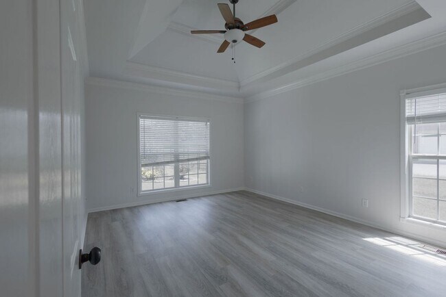 Building Photo - 100 Strathmore Ct