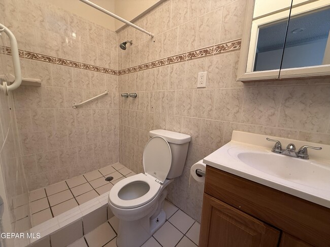 Building Photo - 3216 Drumond Rd