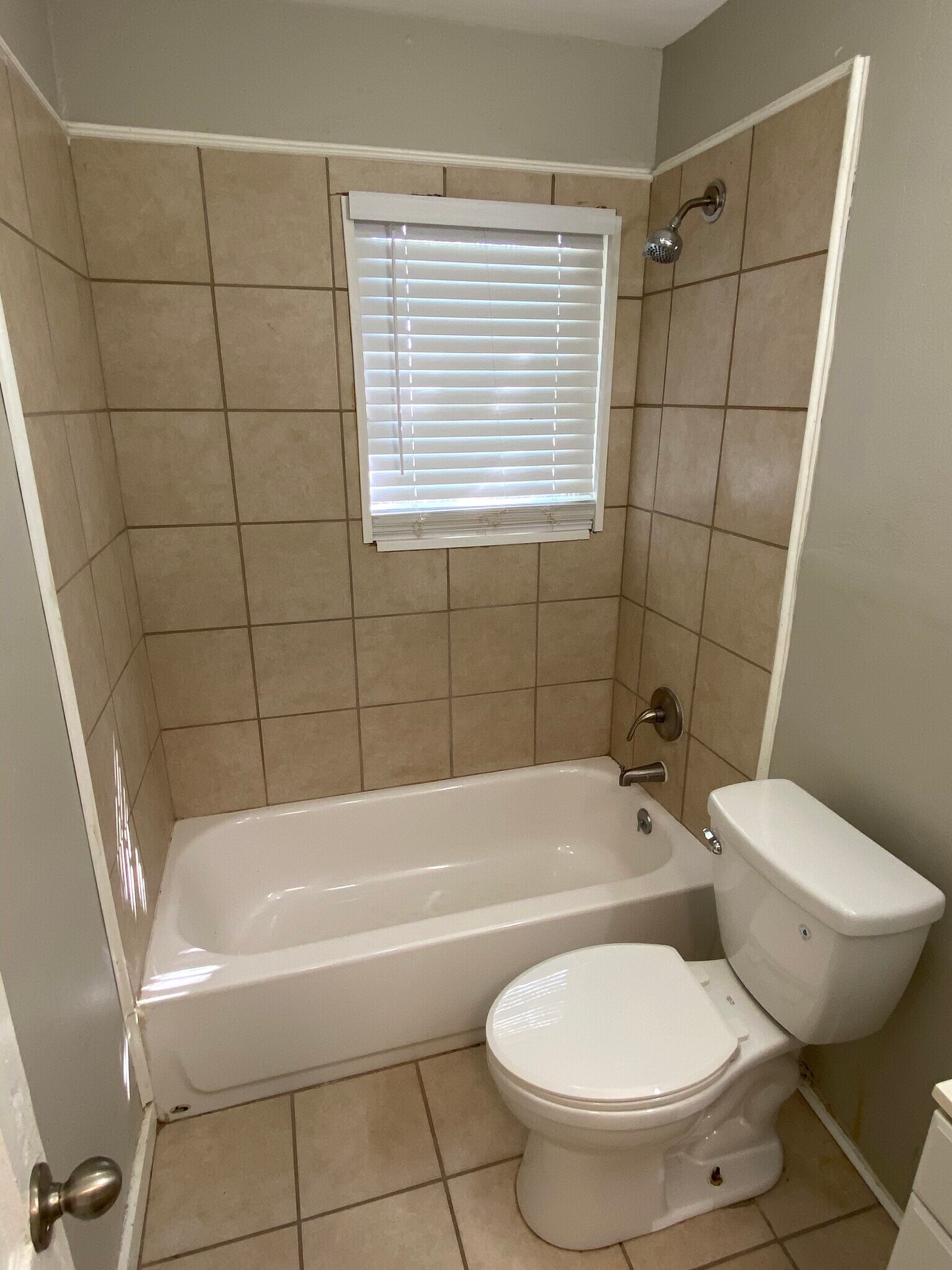 Building Photo - 1557 Van Dorn St