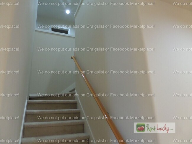 Building Photo - Meticulously Maintained 4-Bedroom Home in Sought-After Bothell Location!