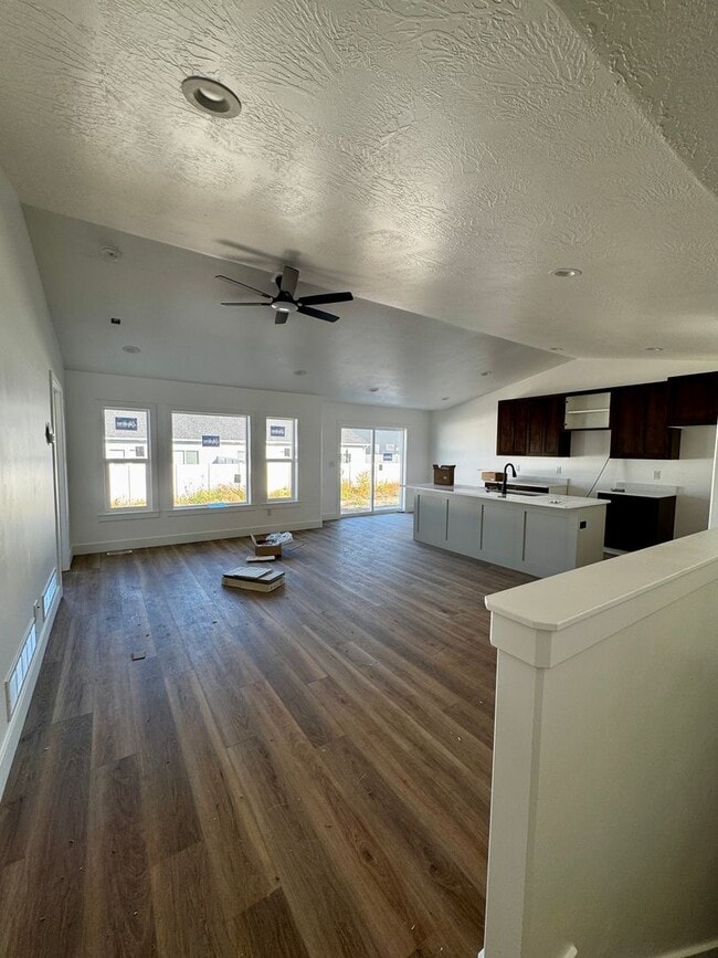 Building Photo - 503 Jeanine Dr