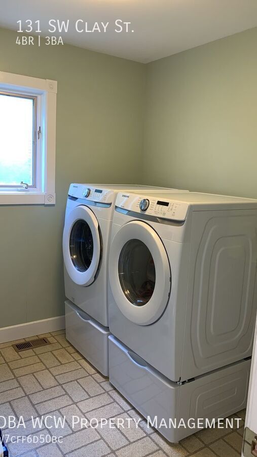 Building Photo - 131 SW Clay St