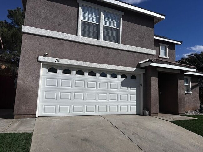 Building Photo - Welcome to this cozy home where comfort meets convenience. ? Now offering special pricing for Mov...