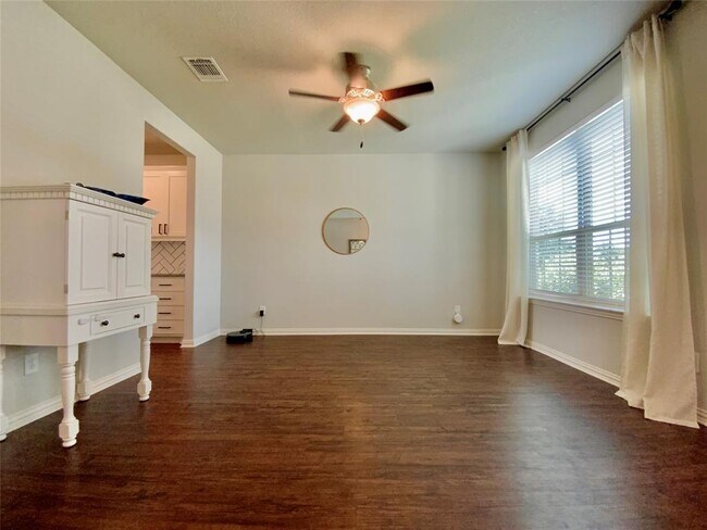 Building Photo - 3307 Columbus Way