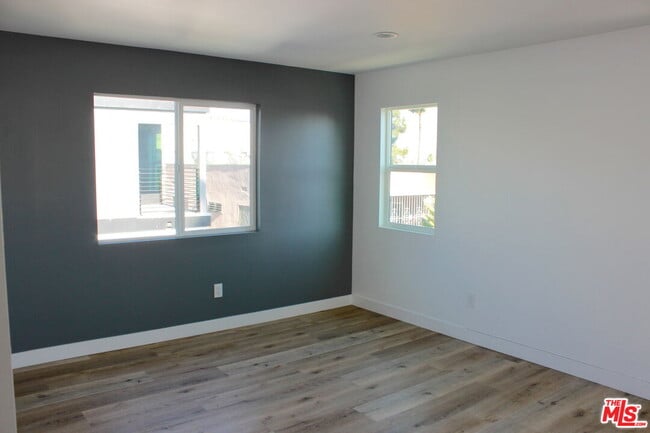 Building Photo - 1554 Winona Blvd