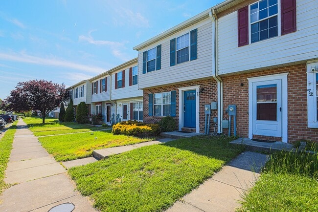 Building Photo - 70 Chelmsford Ct