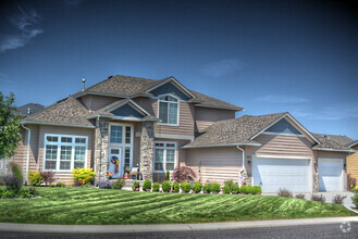 Building Photo - Big and Beautiful Home