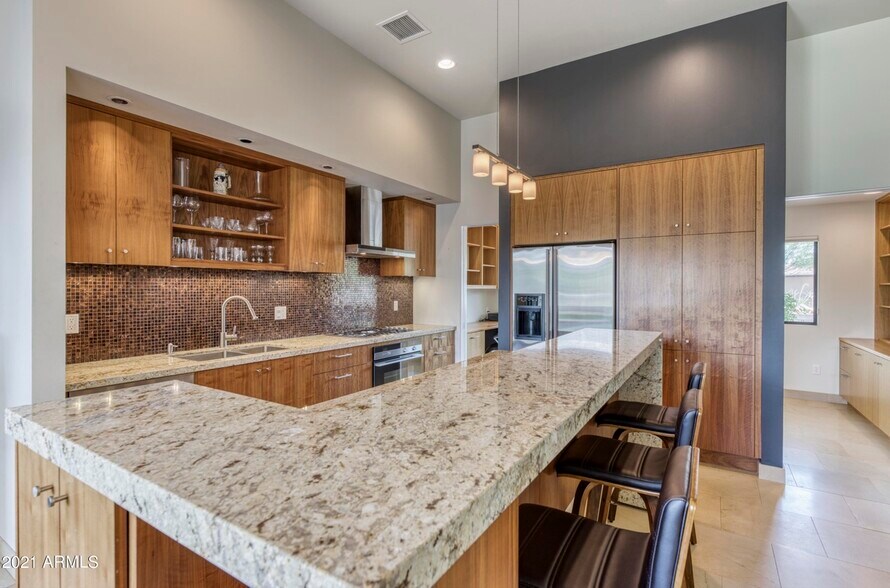 Building Photo - 4042 E Saint Joseph Way