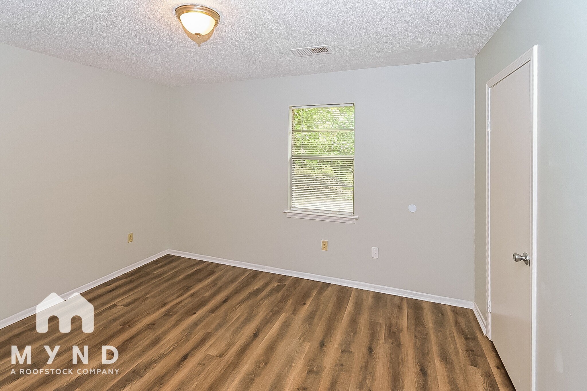 Building Photo - 5652 Chickasaw Dr