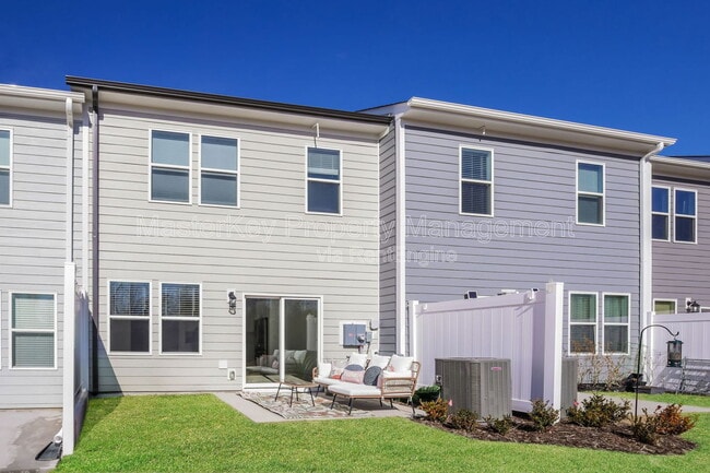 Building Photo - 265 Sweetbay Tree Dr