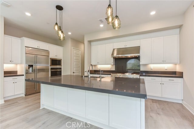 Building Photo - 113 Pitch