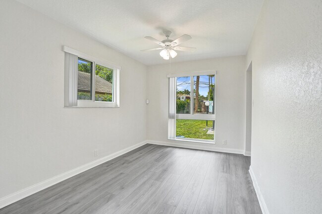 Building Photo - 4755 NE 23rd Ave