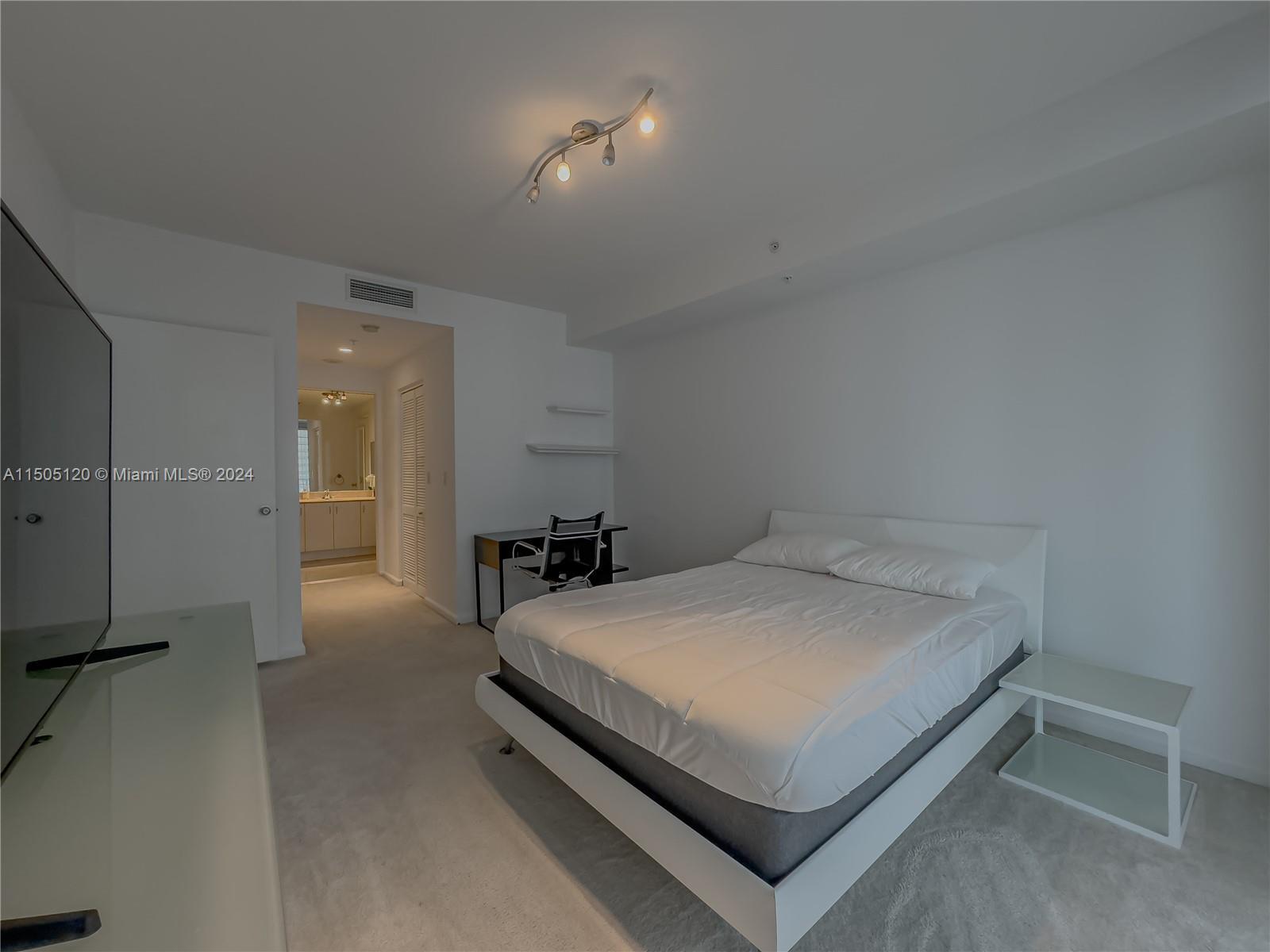 Building Photo - 801 Brickell Key Blvd