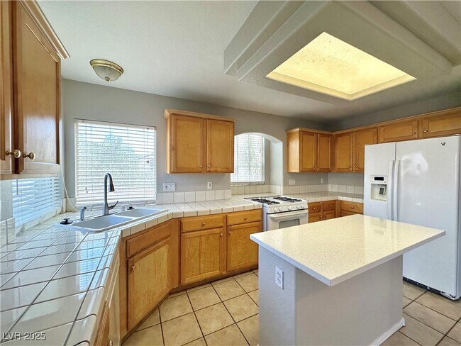 Building Photo - 7612 Glorietta Bay Ct
