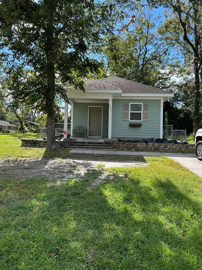 Building Photo - cute house