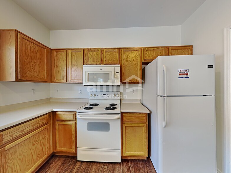 Building Photo - 8829 W Hilton Ave