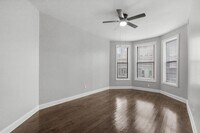 Building Photo - 3 bedroom in Chicago IL 60618