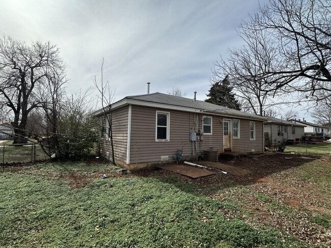 Building Photo - 4221 SE 46th St
