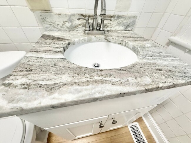 Building Photo - ***RENT READY~4 Bed RENOVATED 2 story house/w/ downstairs bedroom/Granite countertops
