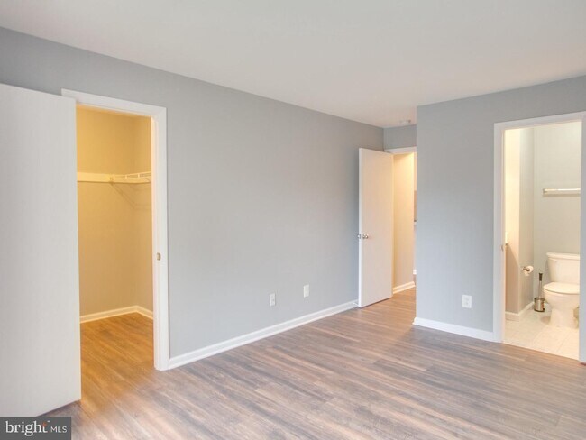 Master Bedroom, with attached Full Bathroom - 11710 Olde English Dr