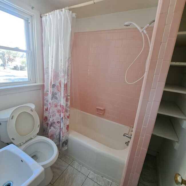 Building Photo - 9002 CHESA