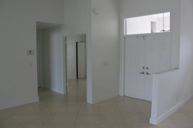 Building Photo - 4593 Bucida Rd