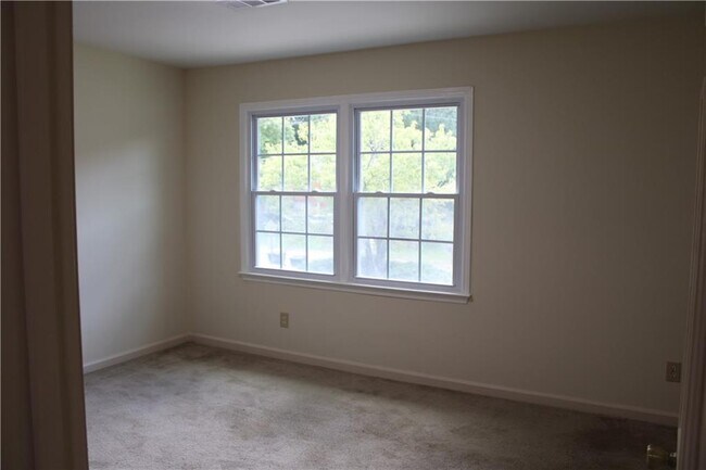 Building Photo - 1233 Sweet Pine Dr