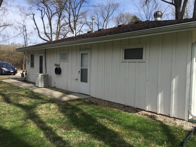 Building Photo - 2315 NW Klamm Rd