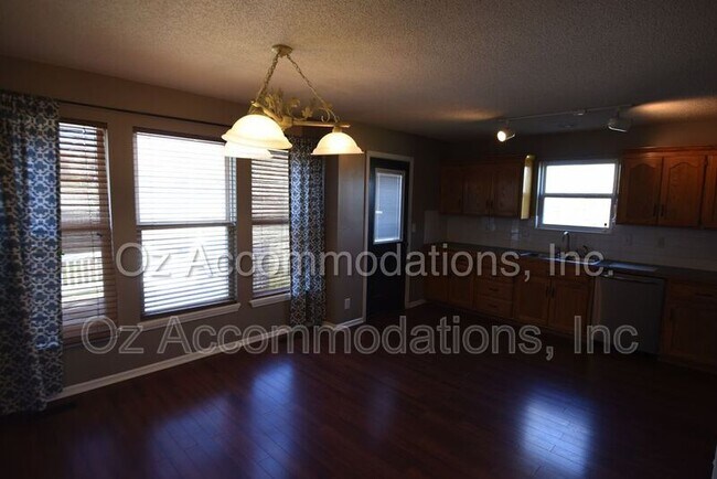 Building Photo - 21813 S Vine St