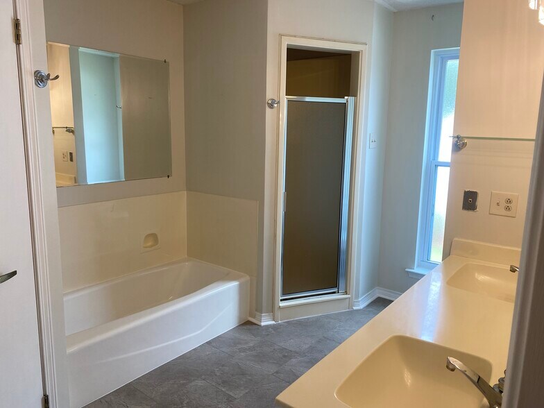 Building Photo - 10140 Gail Ct