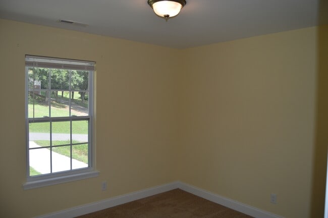 Building Photo - 132 Springfield Rd