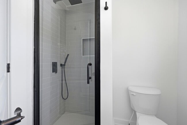 Building Photo - 300 E 3rd St