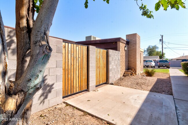 Building Photo - 1297 W 5th St