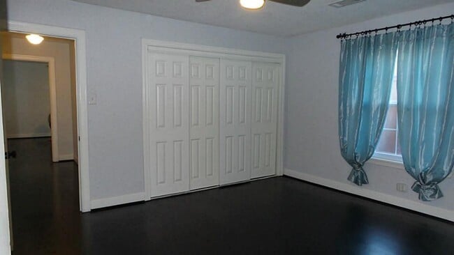 Building Photo - 2611 Tangley St