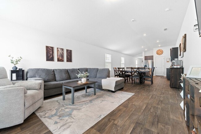 Building Photo - Almost new 3 bed 2 bath home