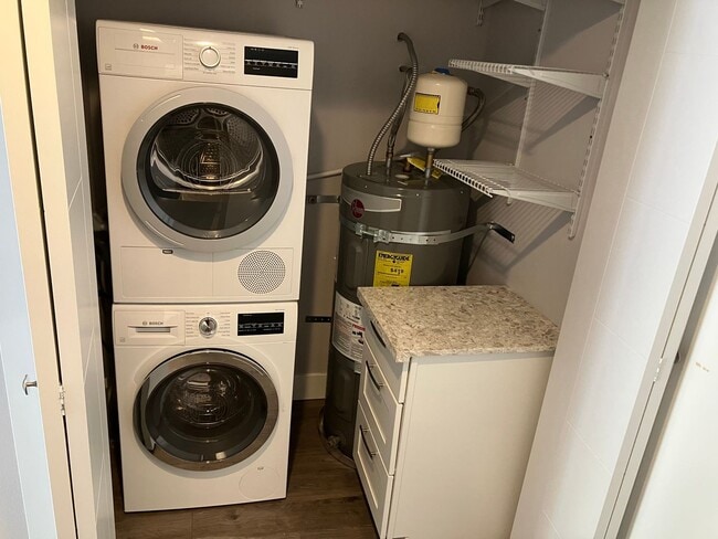 Building Photo - Fully Renovated Redmond 1 Bedroom