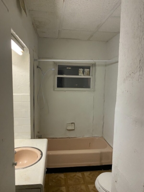 Building Photo - 1532 Woodland Ave NW