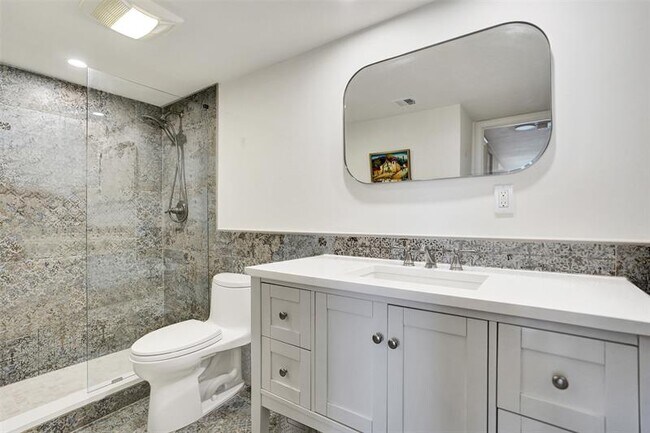 Building Photo - 5510 N Ocean Dr